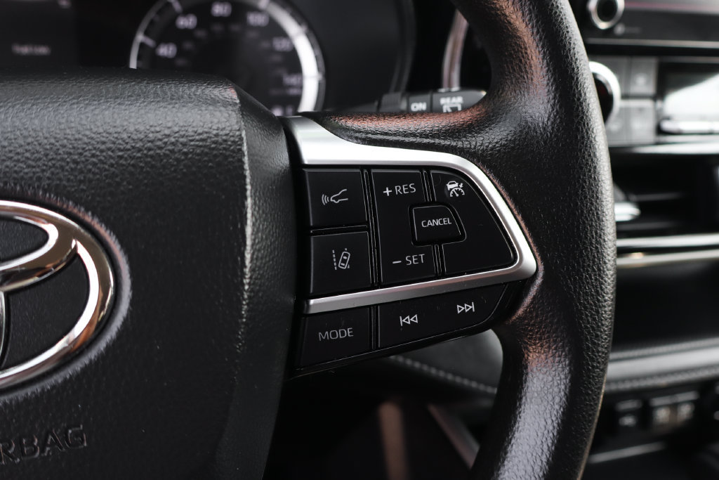 Used 2021 Toyota Highlander L FWD image 27