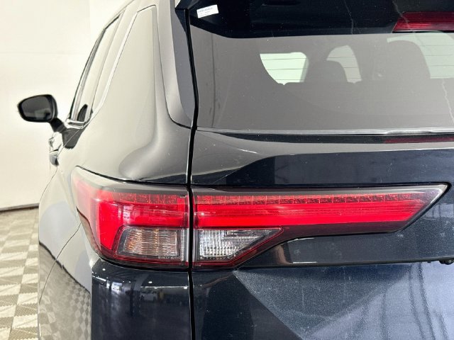 Used 2023 Mitsubishi Outlander SE Black Edition FWD image 35
