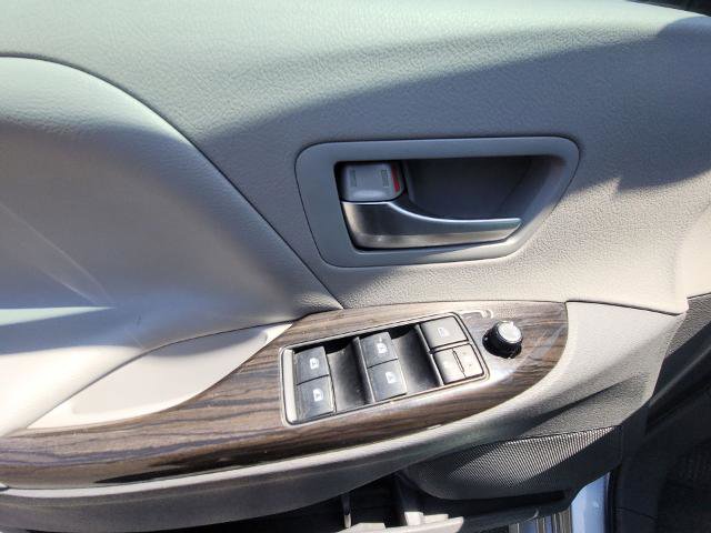 Used 2019 Toyota Sienna XLE FWD image 22