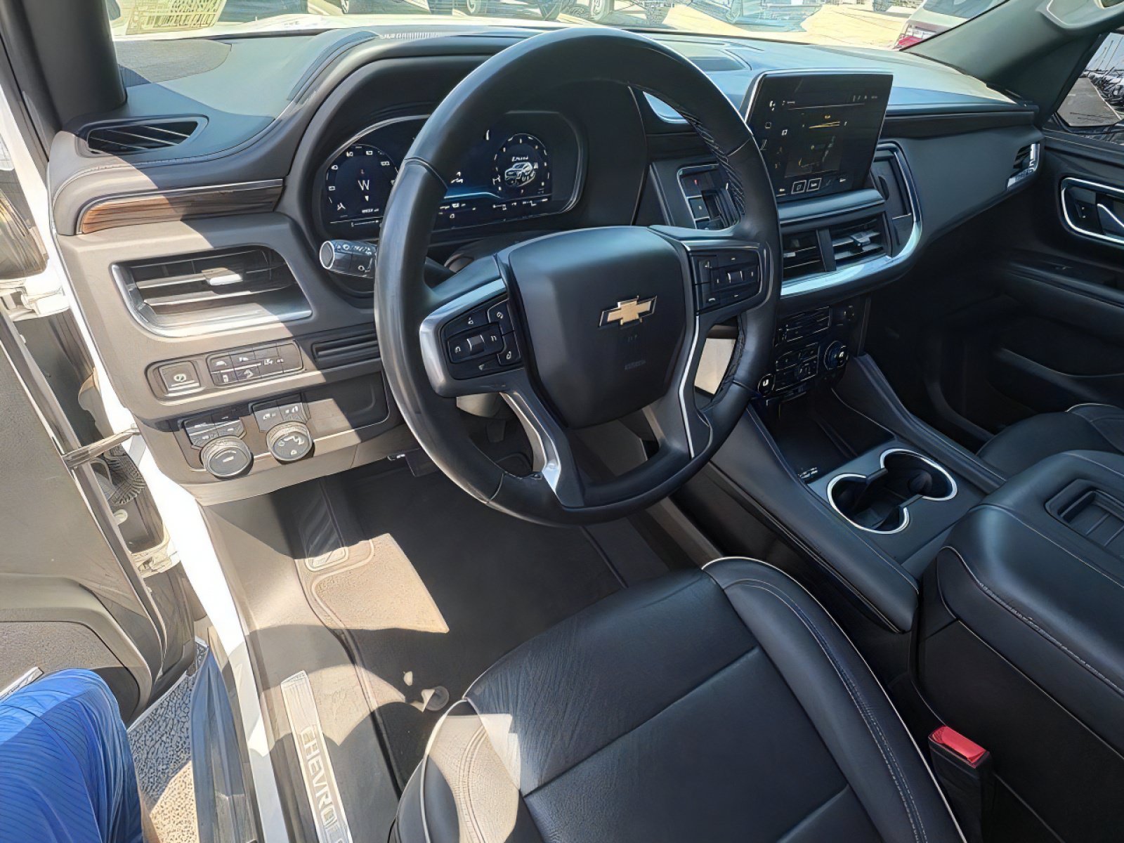 Used 2023 Chevrolet Suburban Premier AWD/4WD image 15