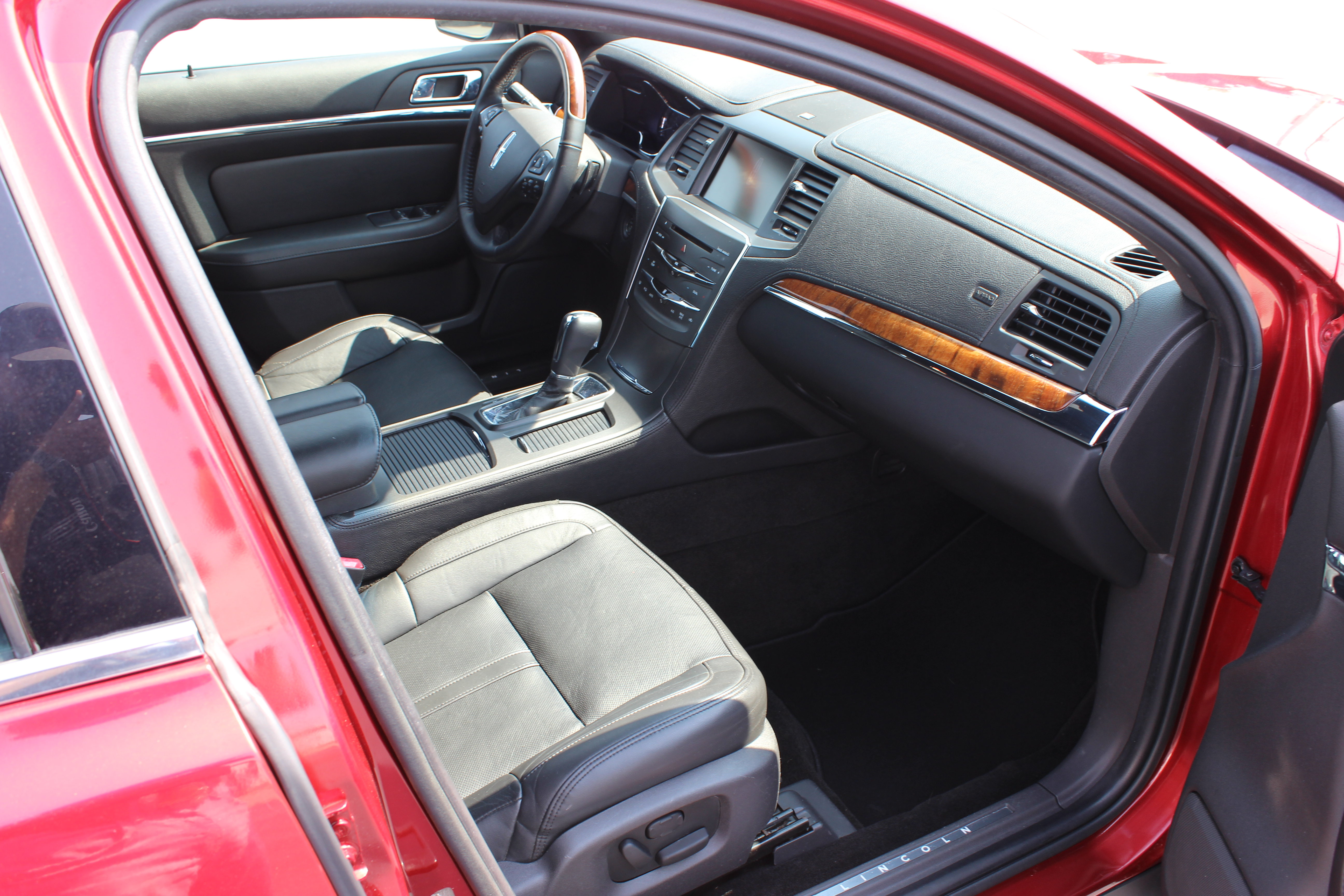 Used 2013 Lincoln MKS FWD image 16