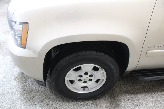 Used 2007 Chevrolet Suburban LT w/ LT Preferred Equipment Group image 8