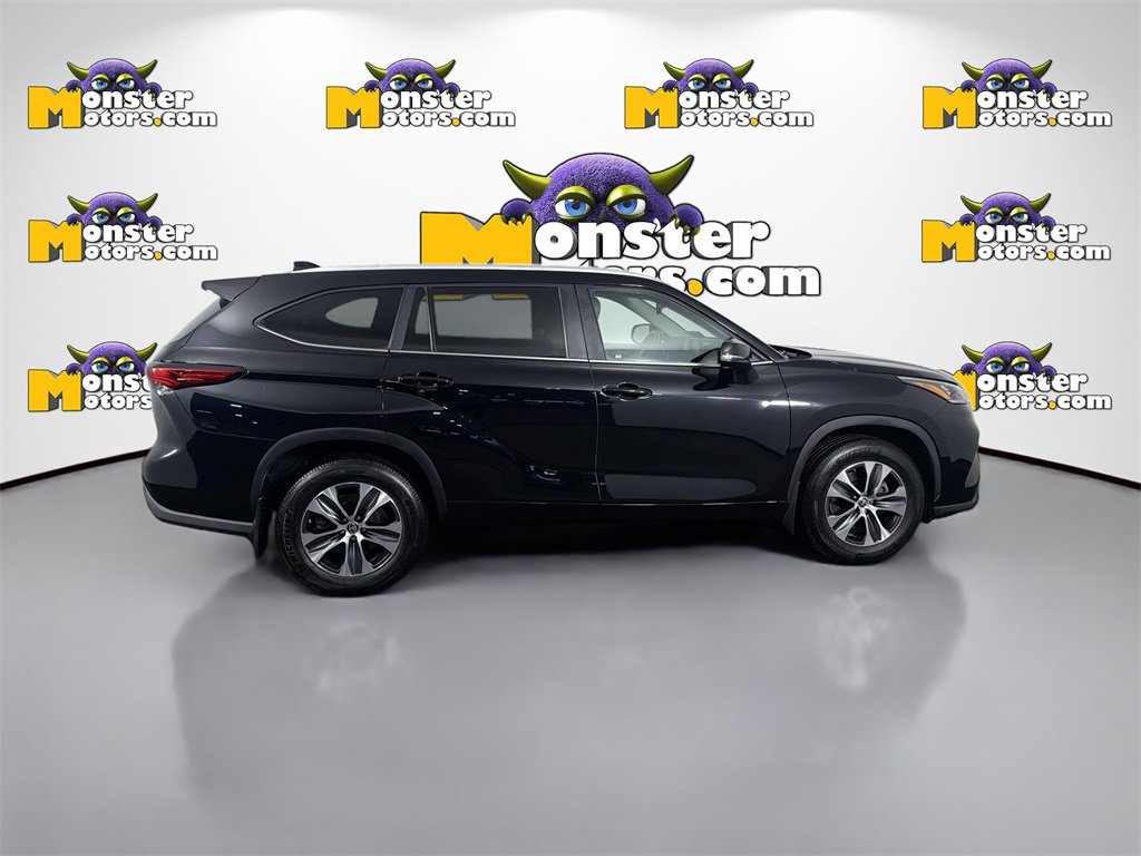 Used 2023 Toyota Highlander L image 4