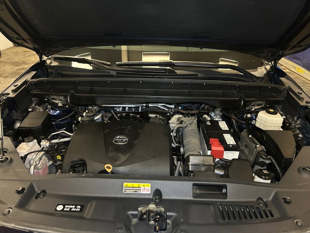 Used 2022 Toyota Highlander XLE image 25