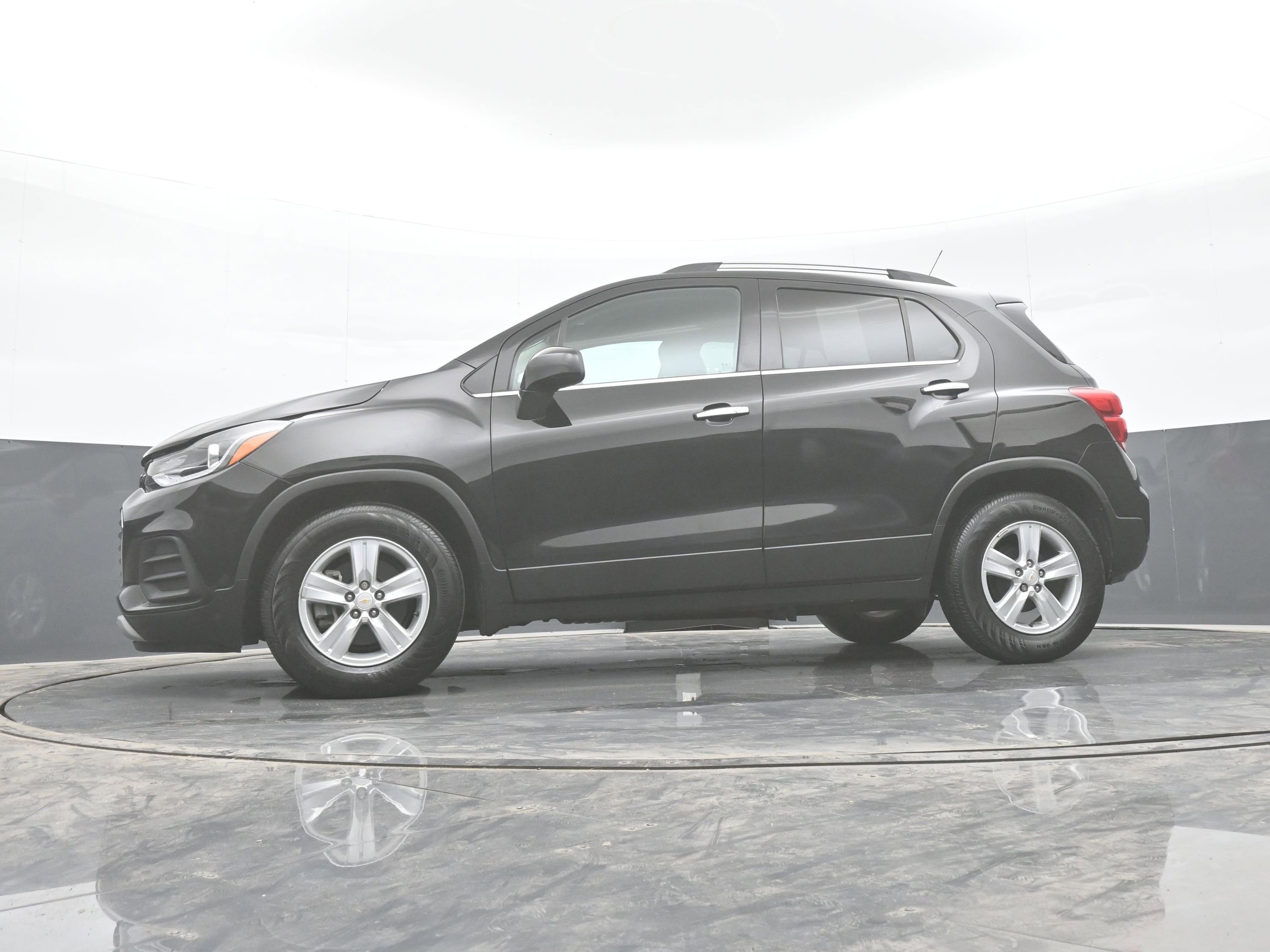 Used 2020 Chevrolet Trax LT w/ LT Convenience Package image 37
