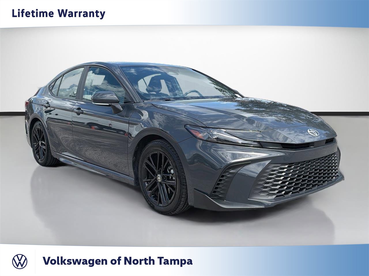 Used 2025 Toyota Camry SE FWD image 1