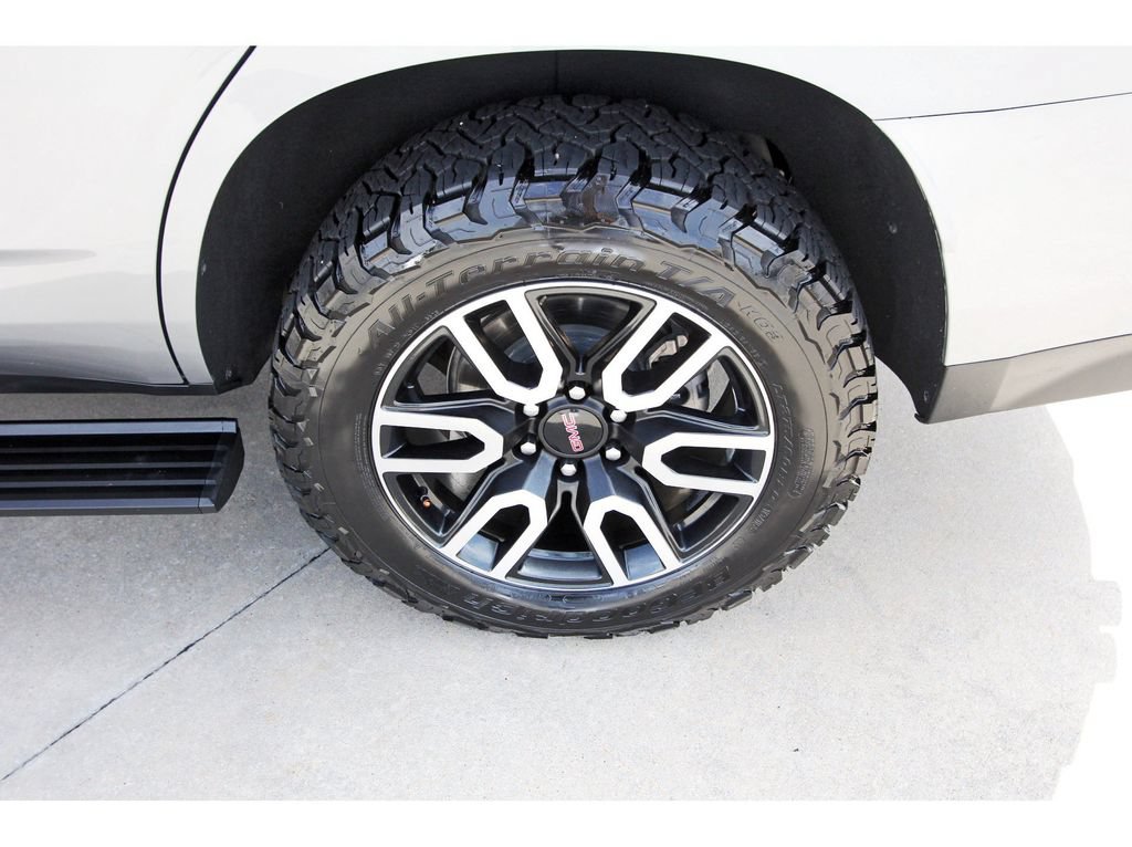 Used 2024 GMC Yukon AT4 w/ AT4 Premium Package AWD/4WD image 6