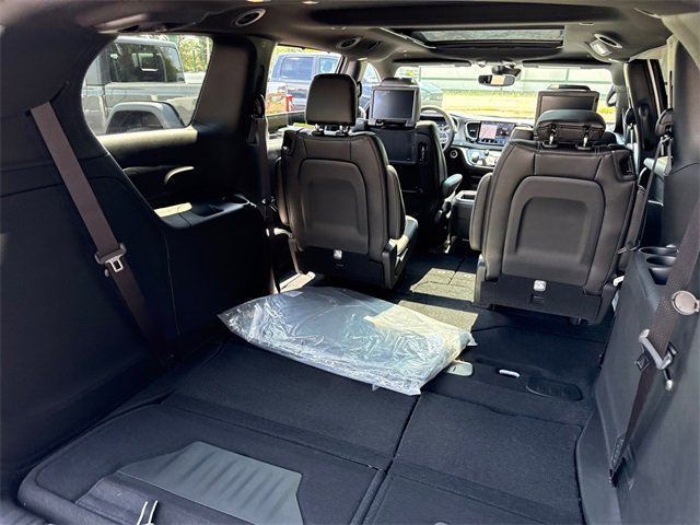 New 2026 Chrysler Pacifica Select image 33