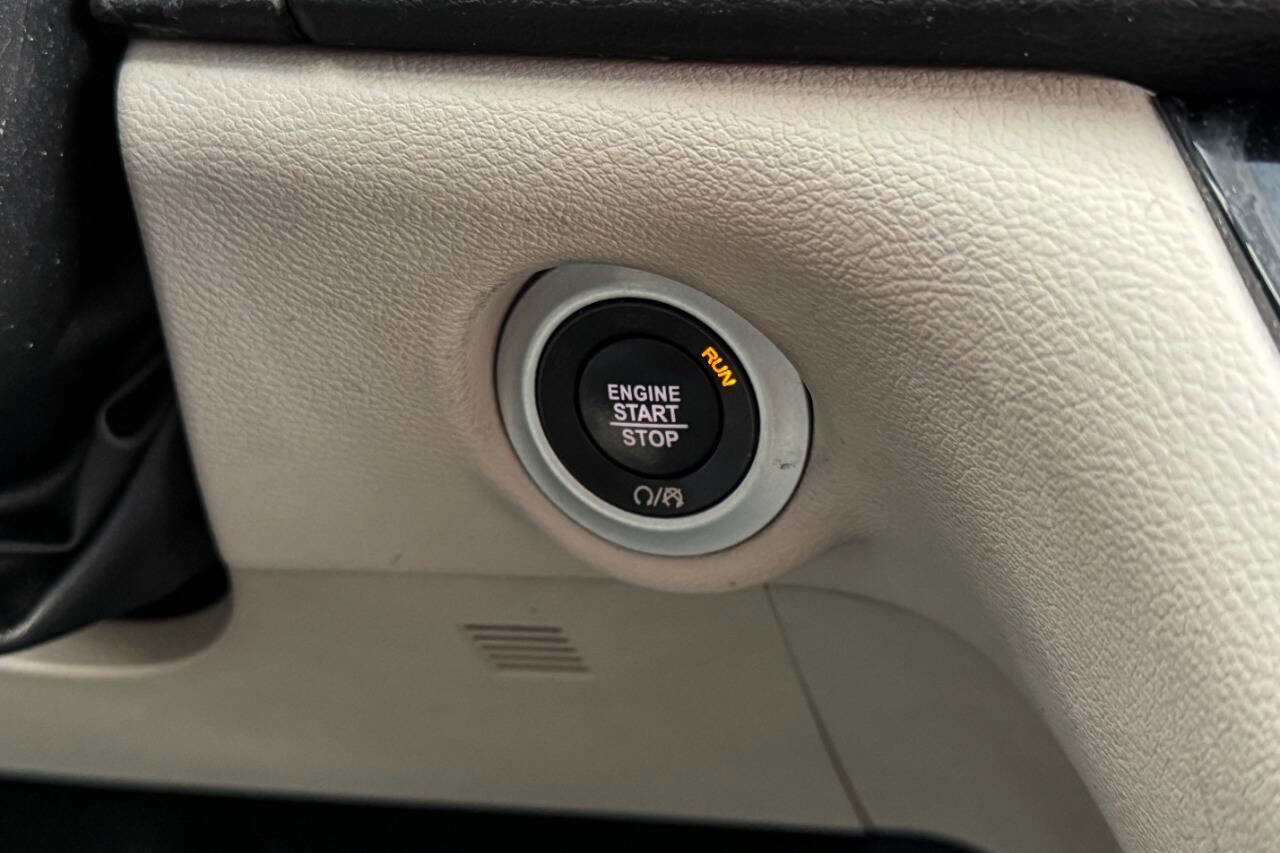 Used 2019 Chrysler Pacifica Touring-L image 24