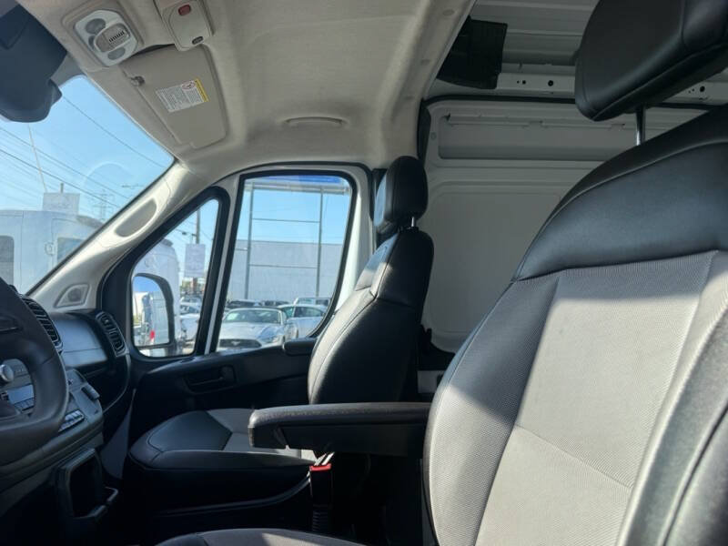 Used 2024 RAM ProMaster 2500 w/ Convenience Group FWD image 8