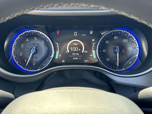 Used 2025 Chrysler Pacifica Select FWD image 12