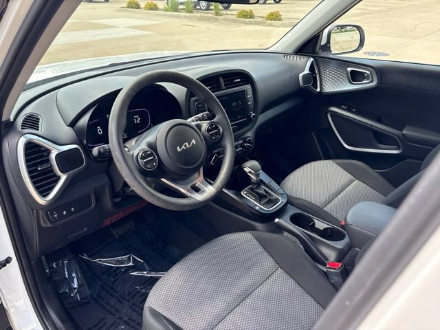 Used 2025 Kia Soul LX FWD image 13