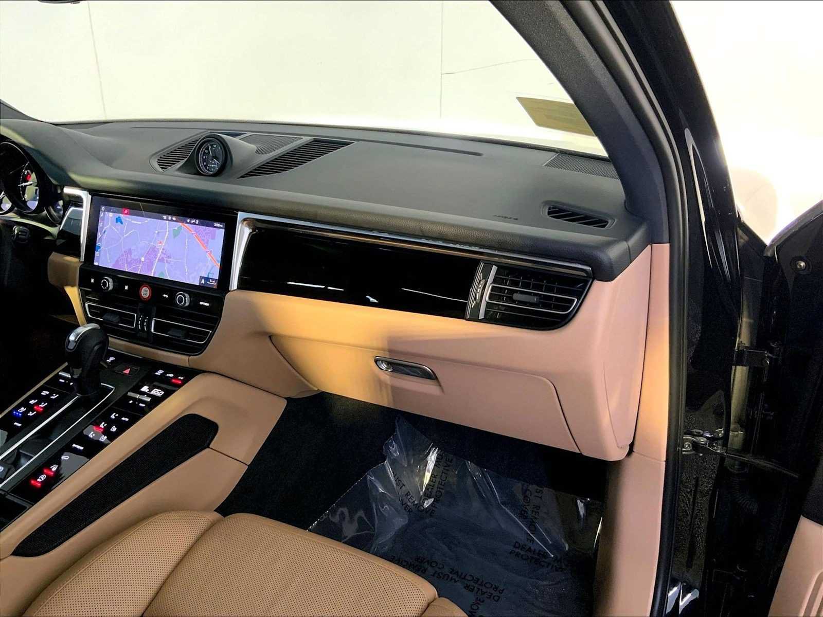 Used 2023 Porsche Macan AWD/4WD image 22