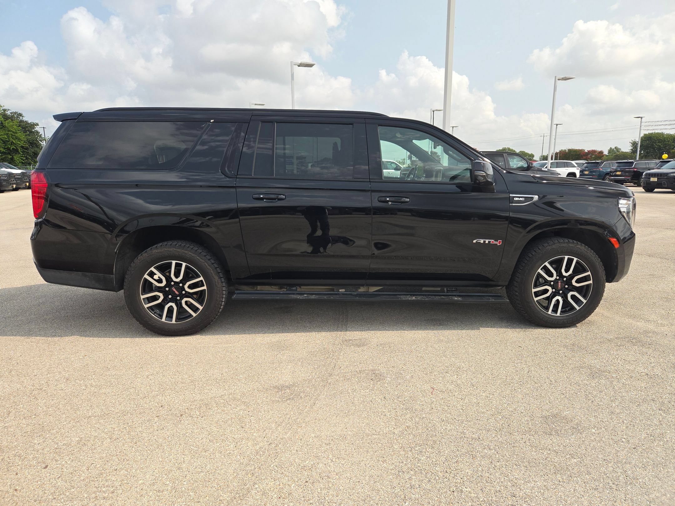 Used 2021 GMC Yukon XL AT4 w/ AT4 Premium Package AWD/4WD image 2