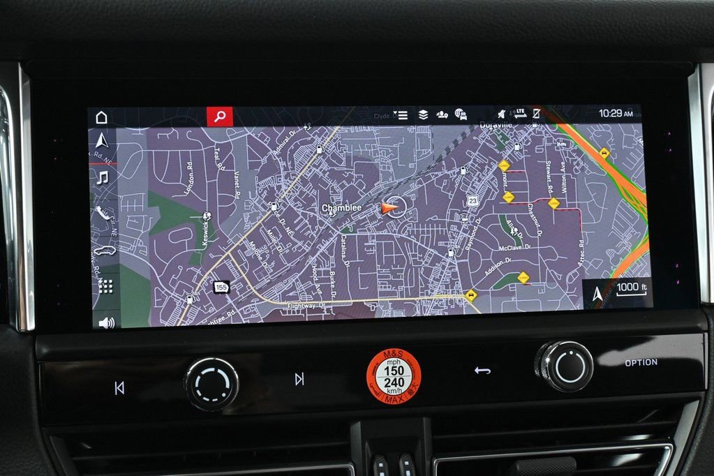 Certified 2025 Porsche Macan image 13