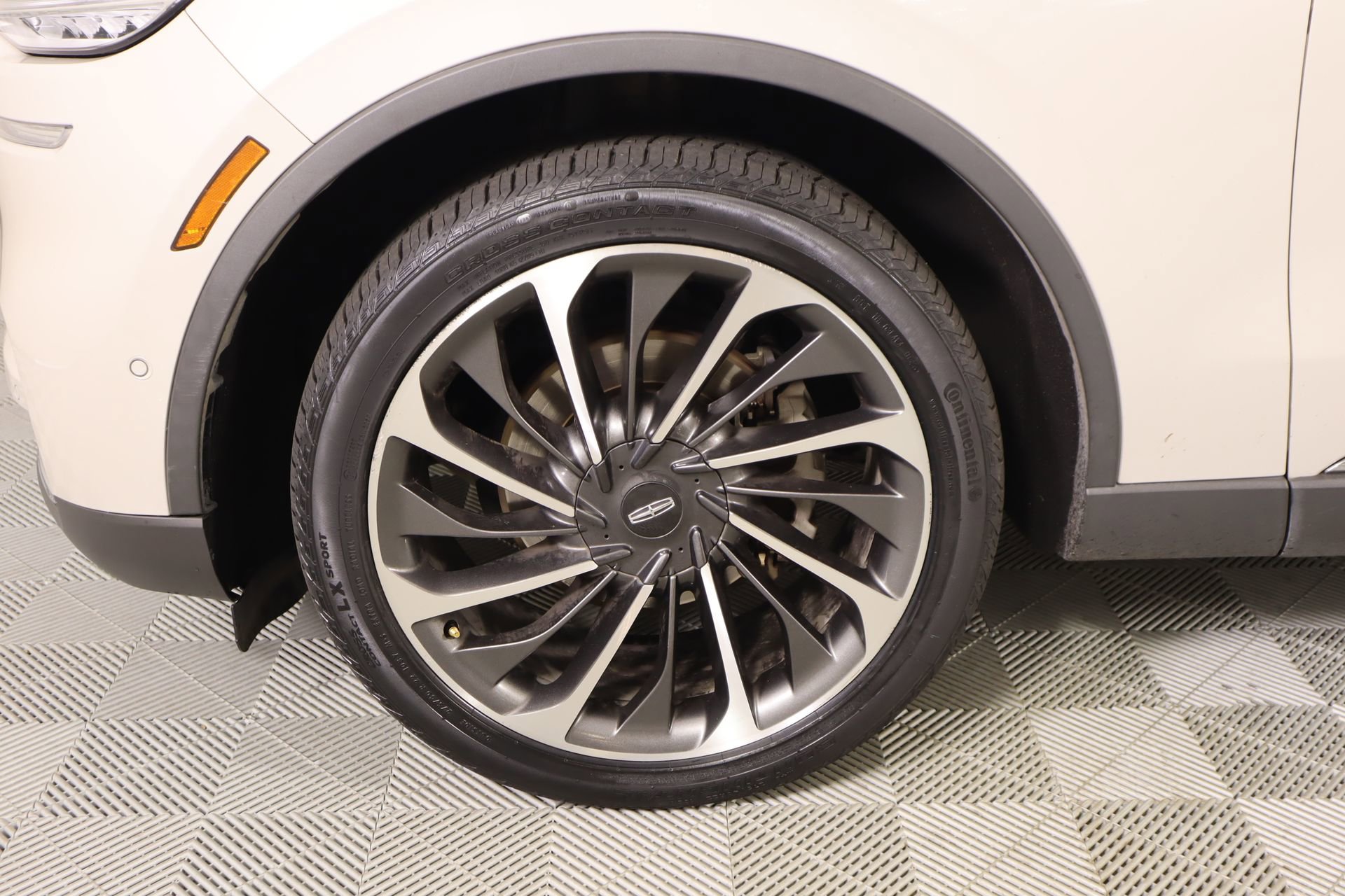 Used 2020 Lincoln Aviator Reserve w/ Equipment Group 202A image 19