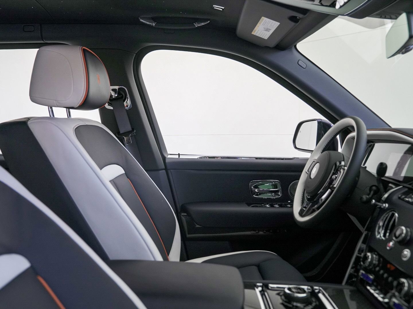 New 2026 Rolls-Royce Cullinan Black Badge image 71