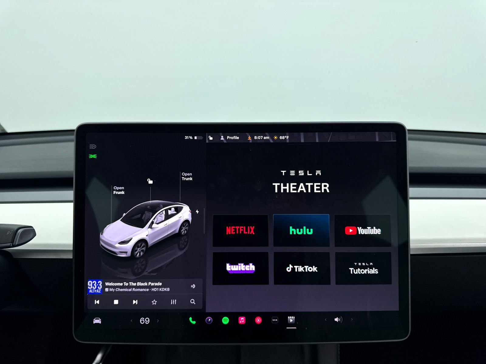 Used 2022 Tesla Model Y Long Range image 17