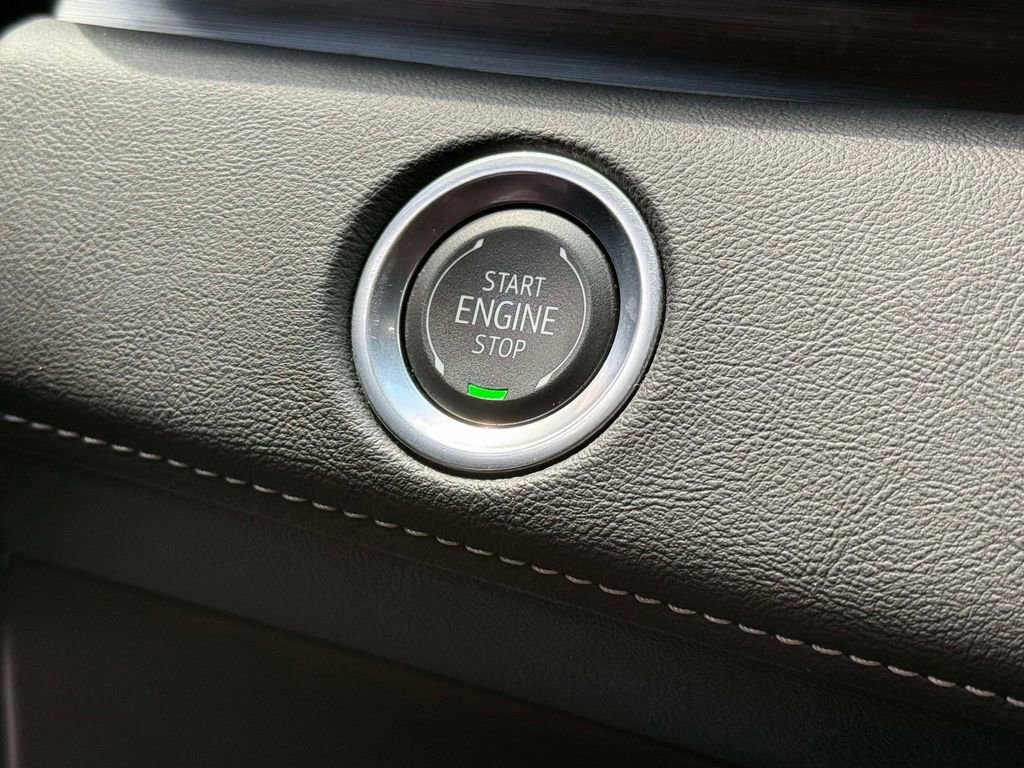 Used 2024 Cadillac Escalade ESV Luxury AWD/4WD image 28