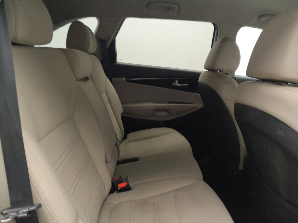 Used 2019 Kia Sorento LX image 19