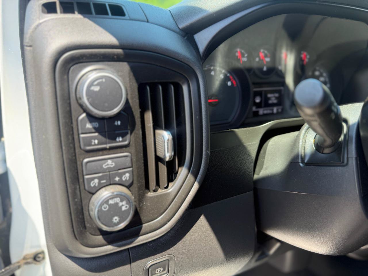 Used 2019 Chevrolet Silverado 1500 Custom Trail Boss AWD/4WD image 24