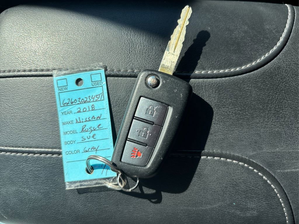 Used 2018 Nissan Rogue S image 34