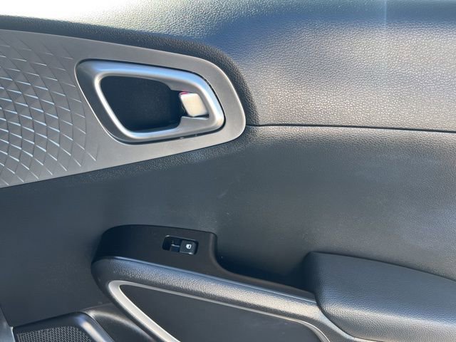 Used 2025 Kia Soul LX w/ LX Technology Package FWD image 29