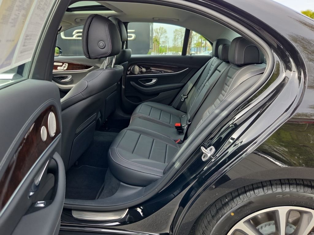 Used 2023 Mercedes-Benz E 450 4MATIC Sedan image 5