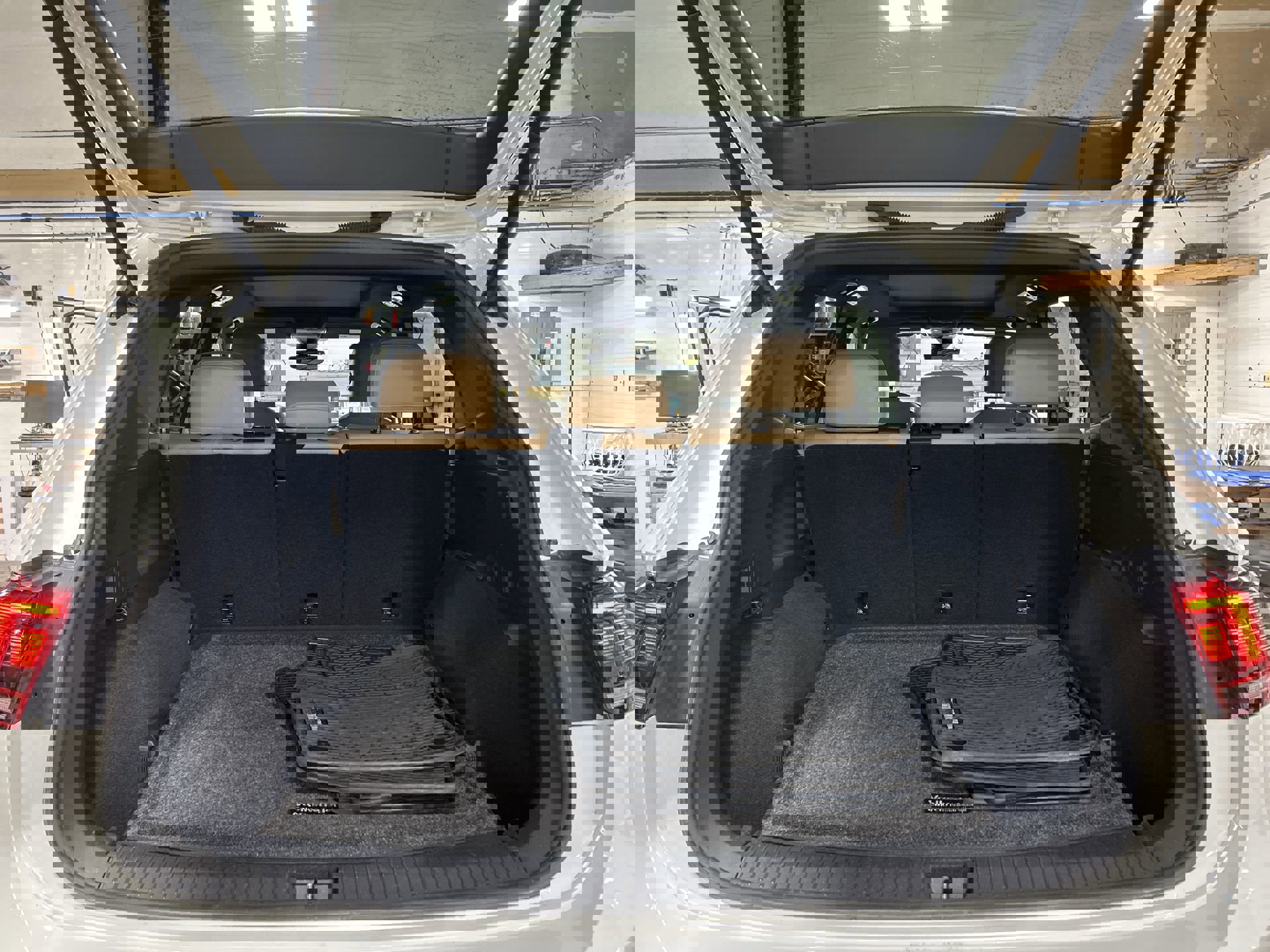 Used 2022 Volkswagen Tiguan SE R-Line image 27