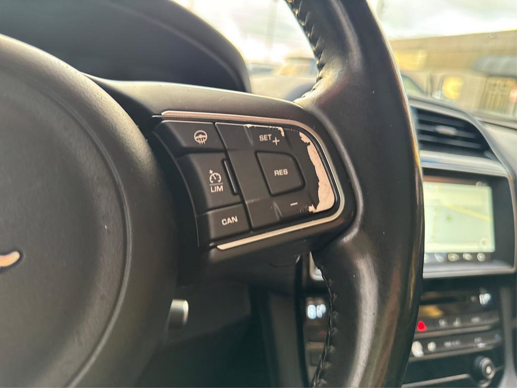 Used 2017 Jaguar F-PACE Prestige AWD/4WD image 32