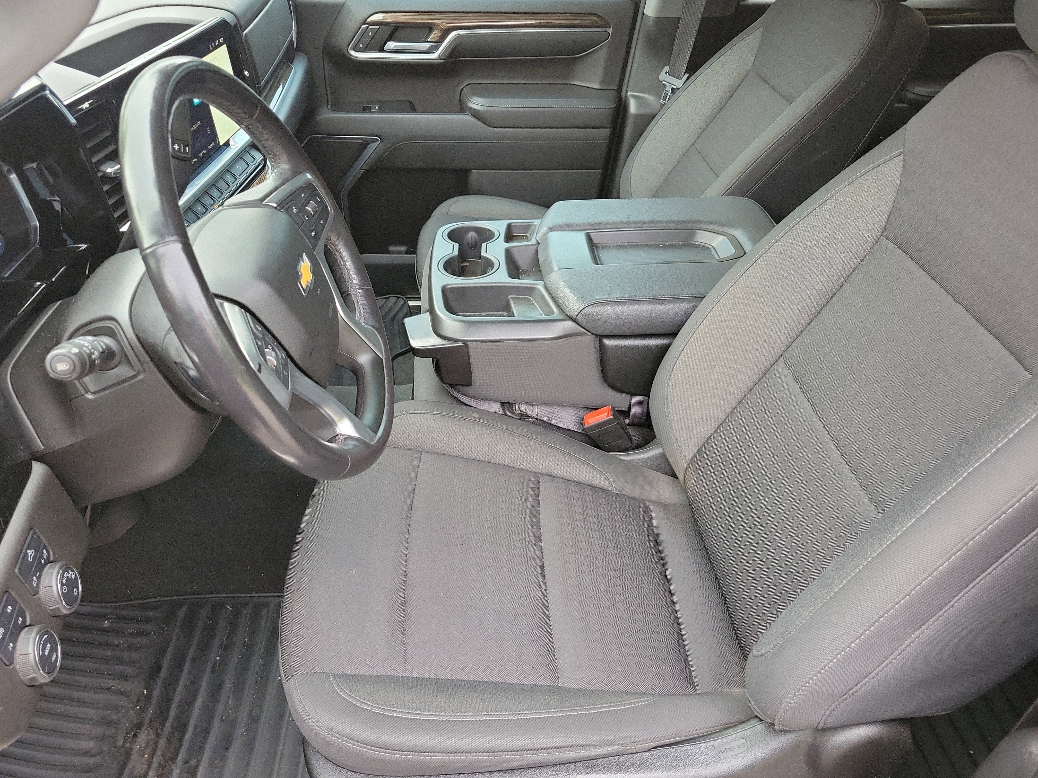 Used 2022 Chevrolet Silverado 1500 LT w/ Z71 Off-Road Package AWD/4WD image 9