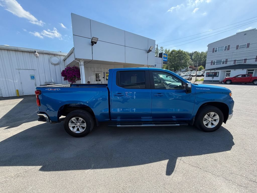 Used 2022 Chevrolet Silverado 1500 LT AWD/4WD image 6
