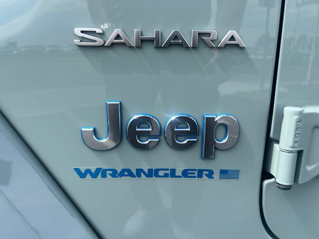 Used 2024 Jeep Wrangler Unlimited Sahara w/ Technology Group AWD/4WD image 27