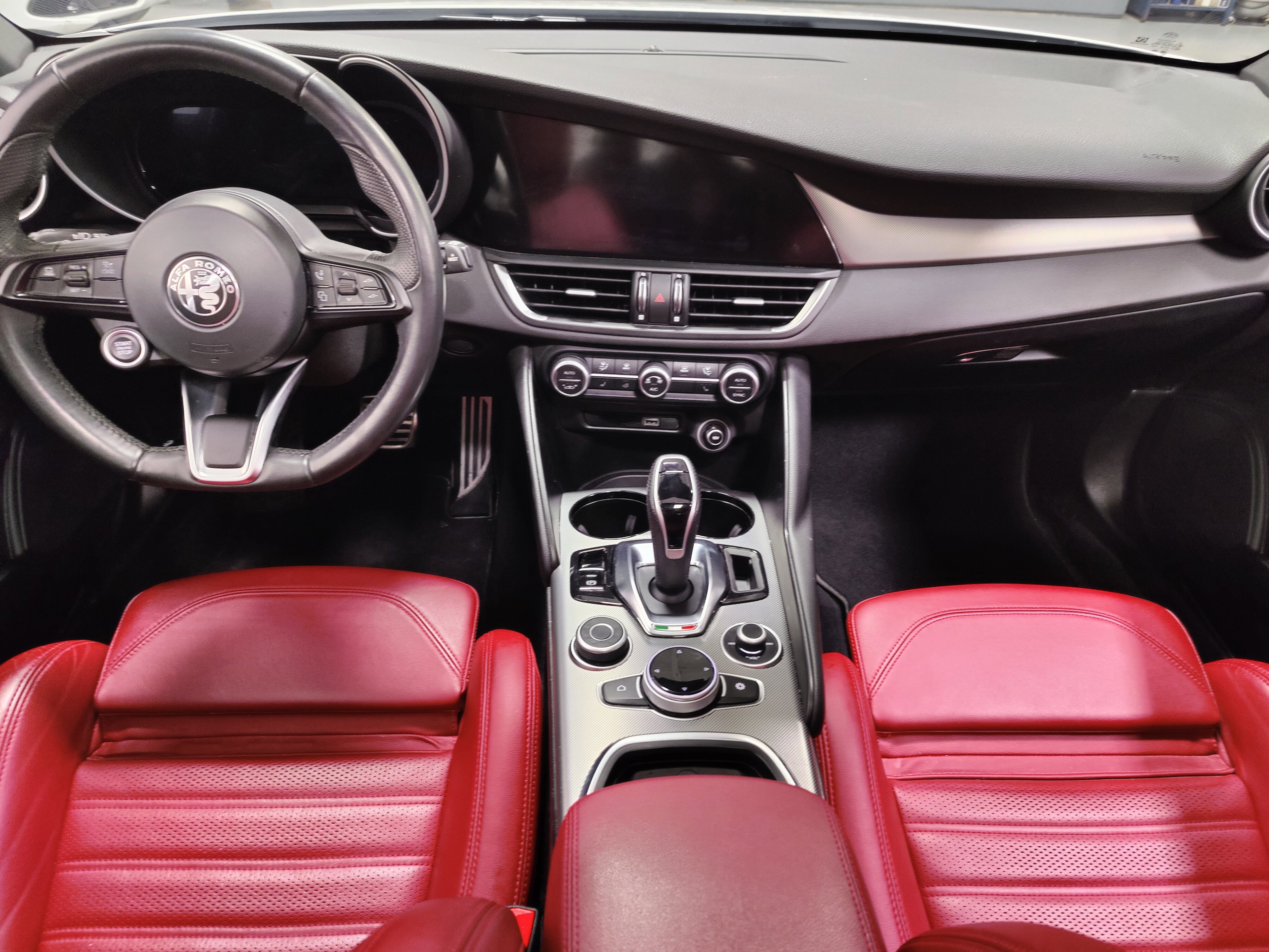 Certified 2024 Alfa Romeo Giulia Ti w/ Performance Driving Package image 15