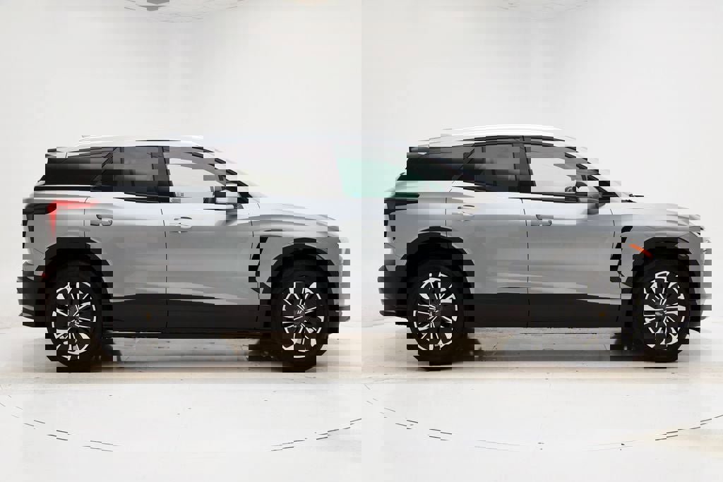 Used 2024 Chevrolet Blazer EV LT image 2