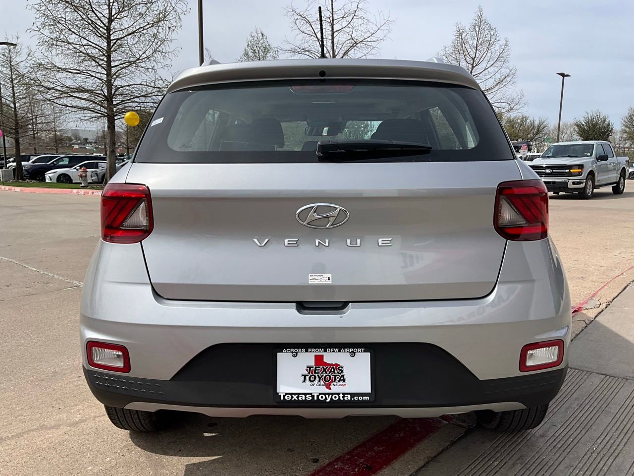 Used 2025 Hyundai Venue SEL image 7