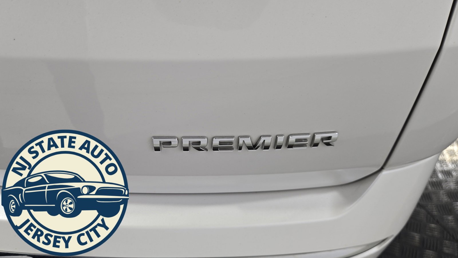 Used 2021 Chevrolet Traverse Premier image 34