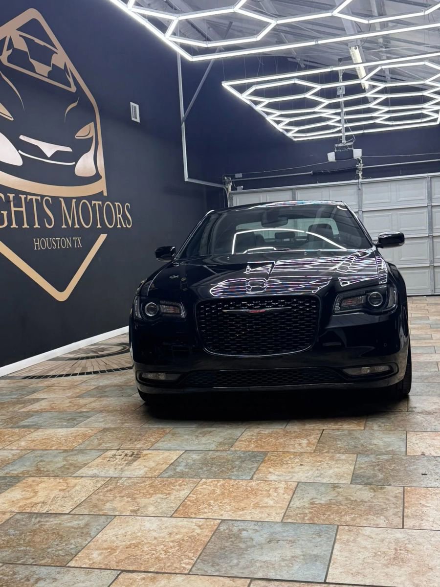 Used 2023 Chrysler 300 S RWD image 3