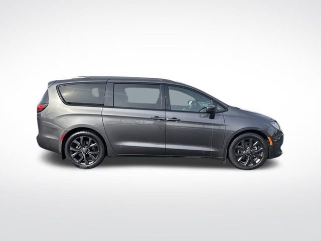 Used 2018 Chrysler Pacifica Touring-L w/ Premium Audio Group image 6