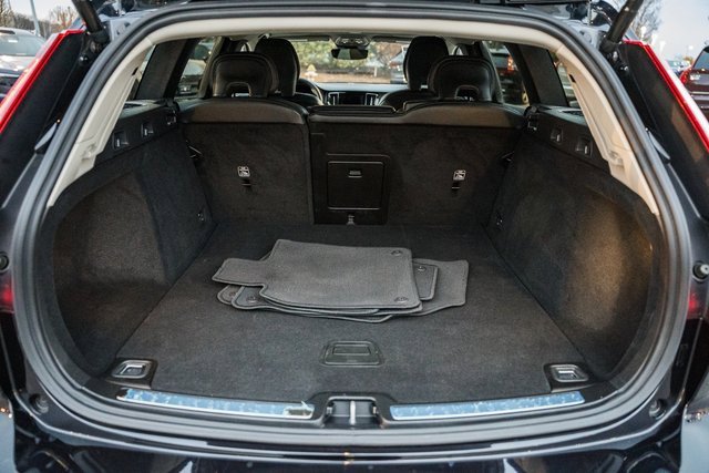 Used 2023 Volvo V60 B5 Cross Country Plus image 10