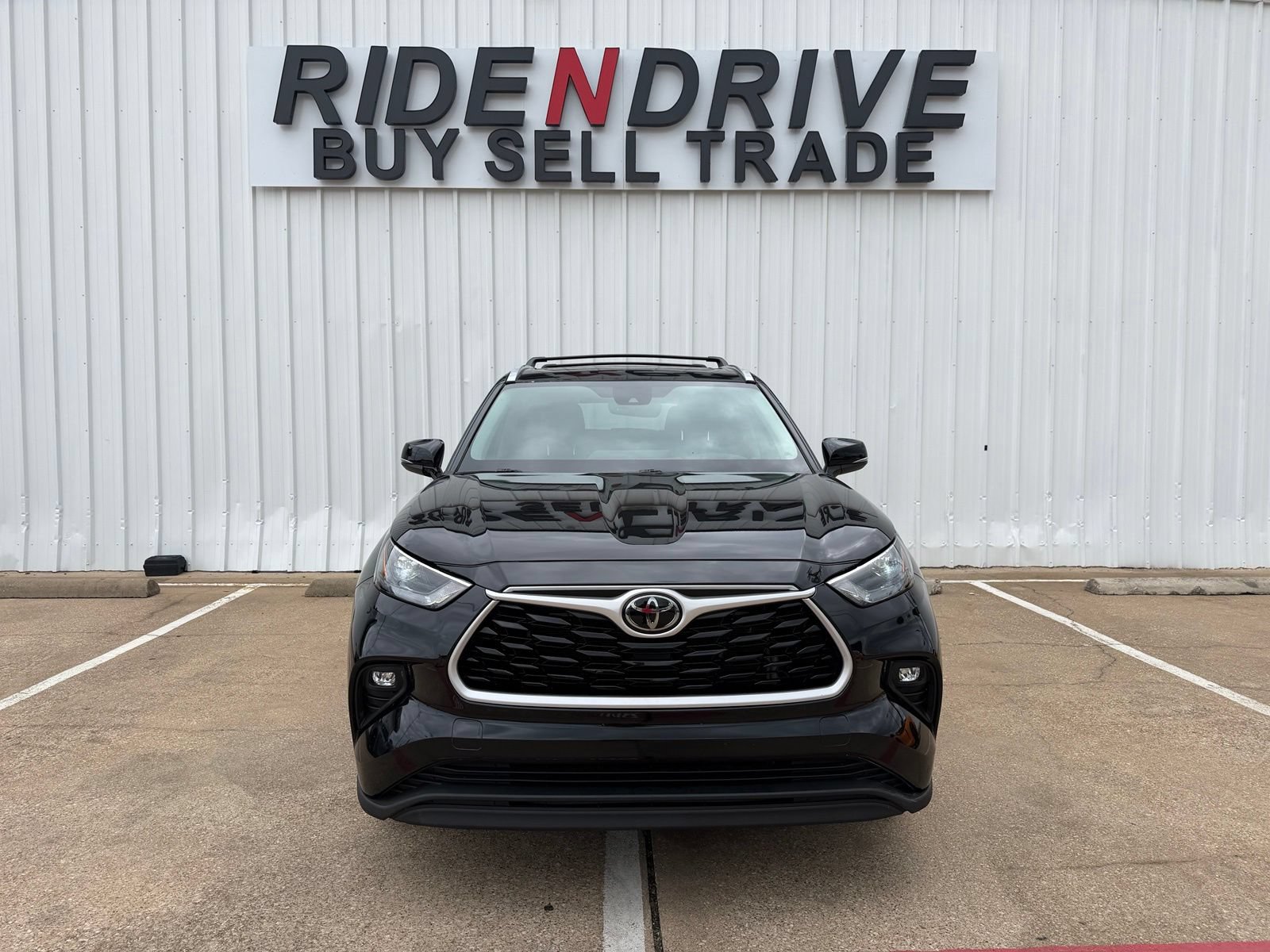 Used 2024 Toyota Highlander XLE FWD image 10