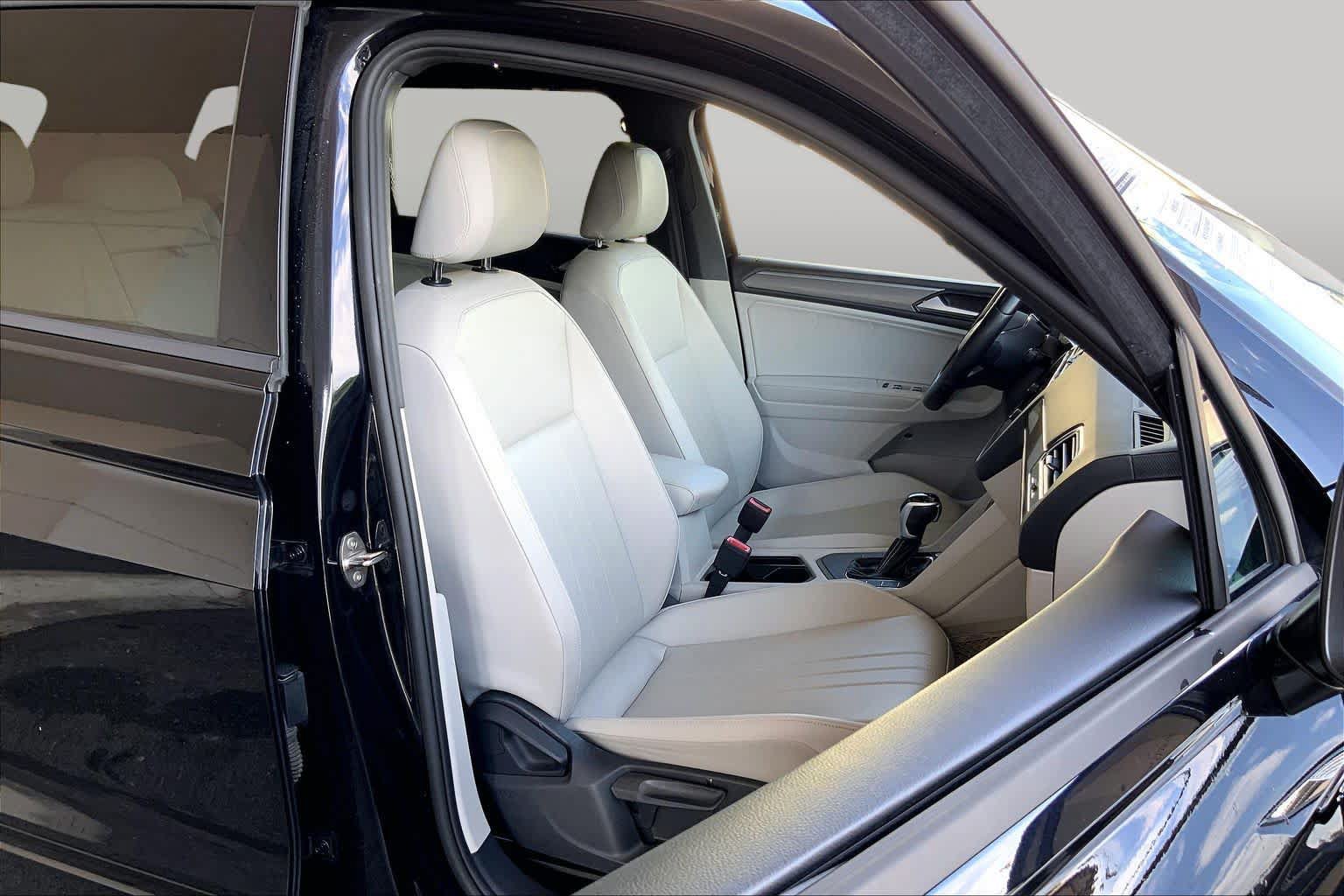 Used 2023 Volkswagen Tiguan SE R-Line FWD image 9