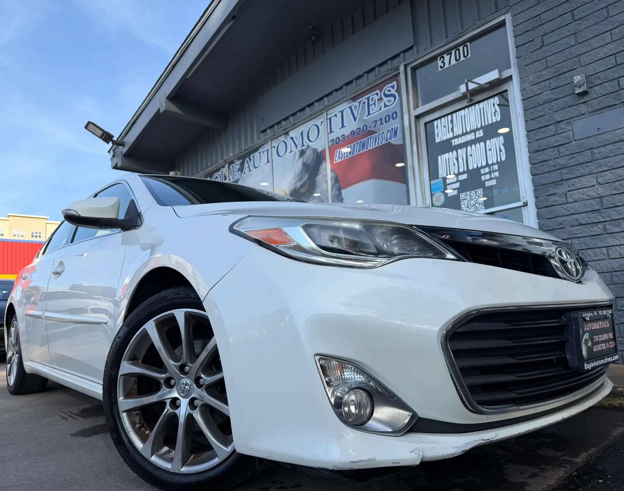 Used 2015 Toyota Avalon XLE Touring FWD image 1