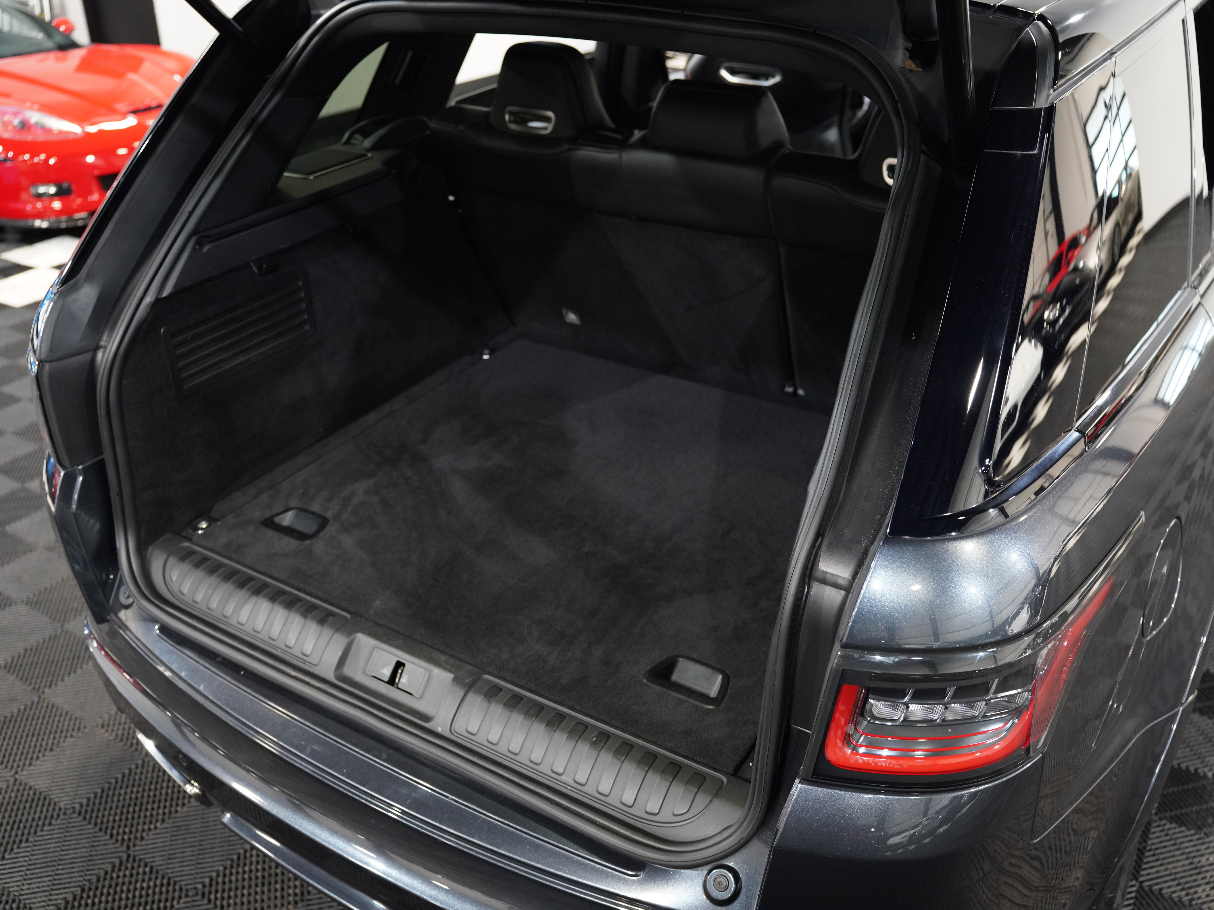 Used 2018 Land Rover Range Rover Sport SVR image 58