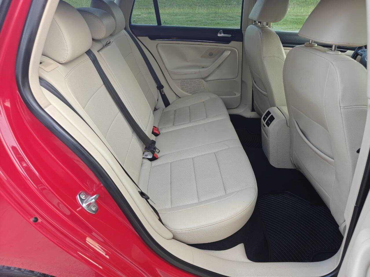 Used 2012 Volkswagen Jetta TDI image 16