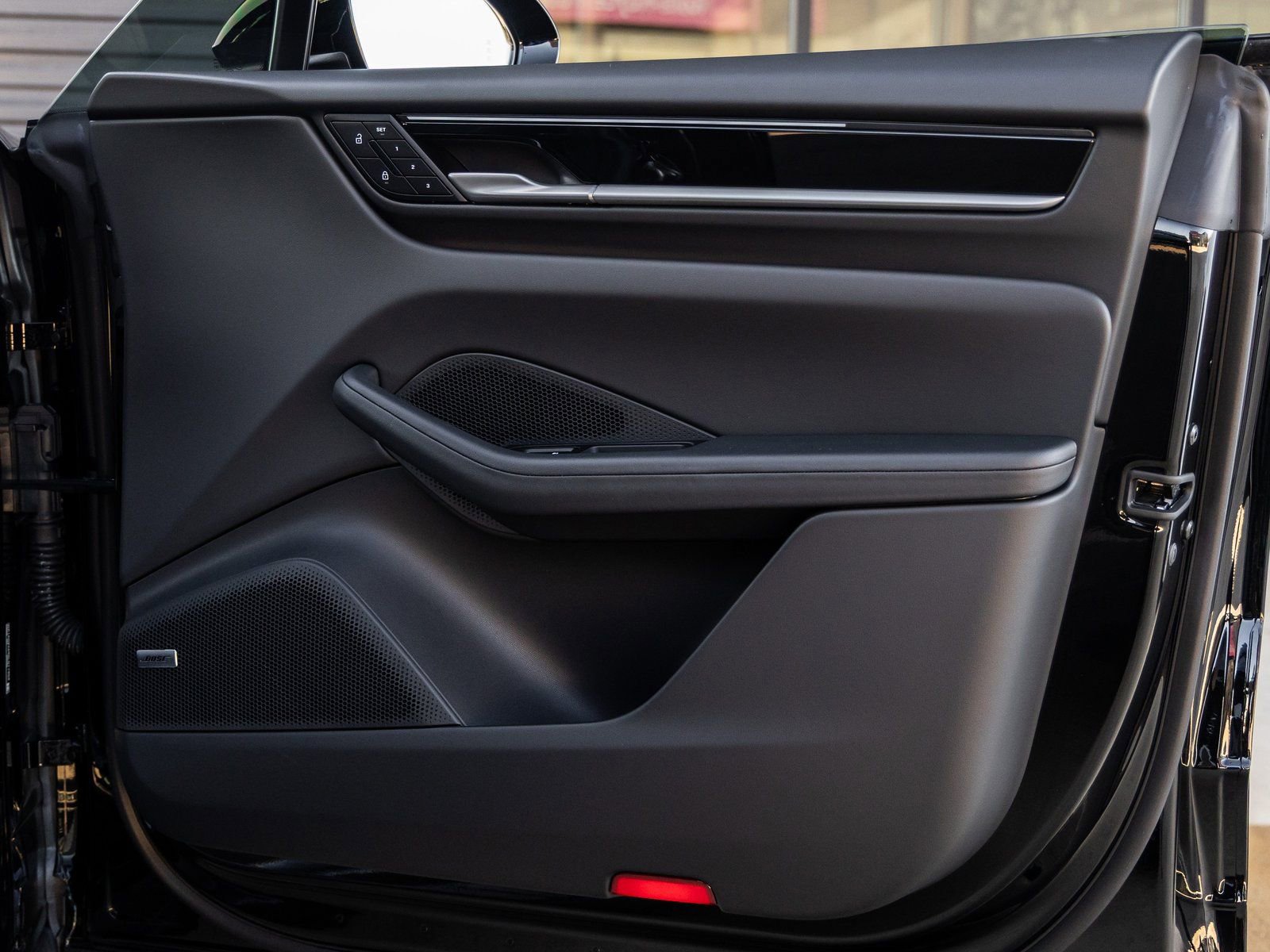 Certified 2025 Porsche Macan Electric image 38