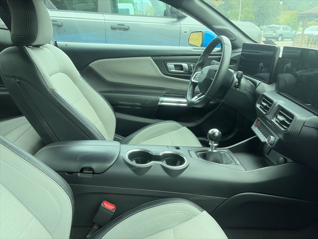 Used 2024 Ford Mustang GT RWD image 5