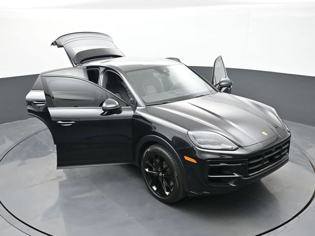 Certified 2024 Porsche Cayenne Coupe AWD/4WD image 33