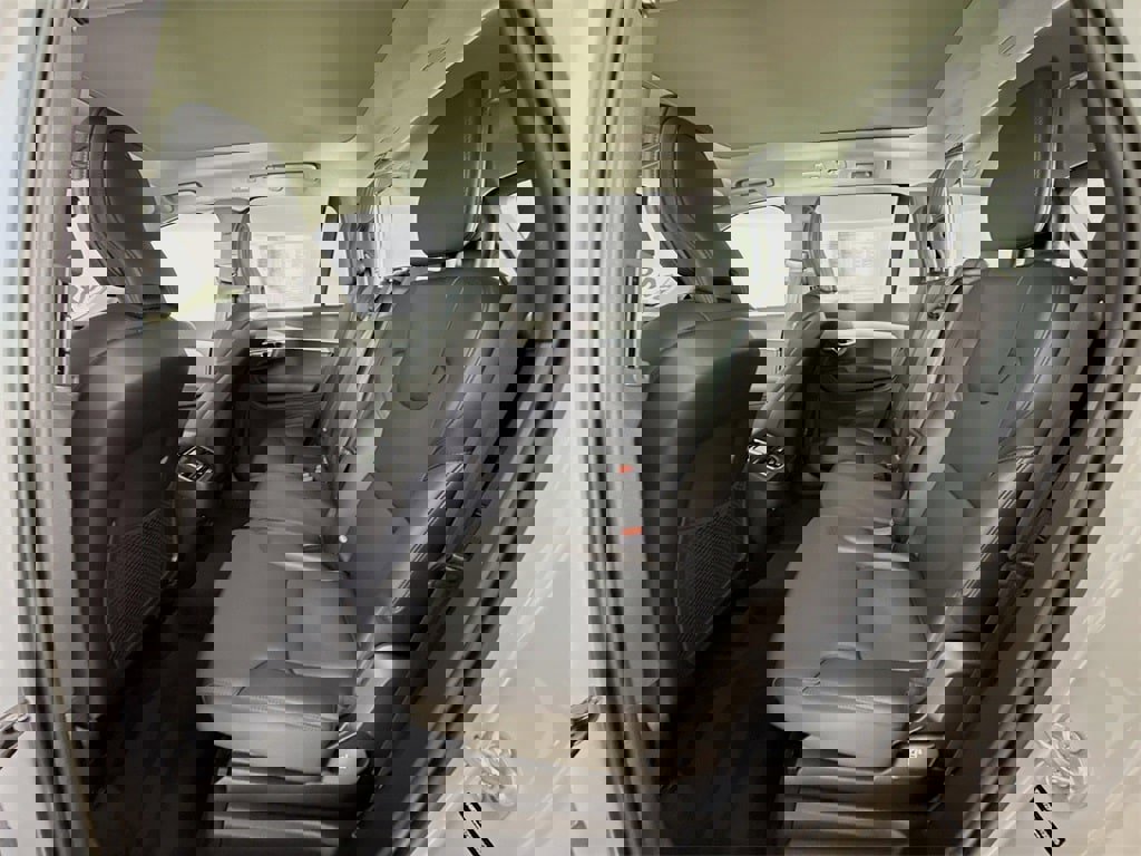 Certified 2025 Volvo XC90 B5 Core image 25