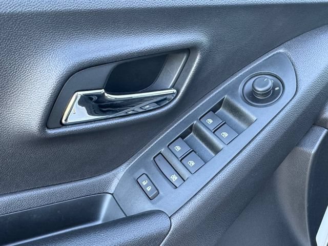 Used 2020 Chevrolet Trax LT FWD image 5